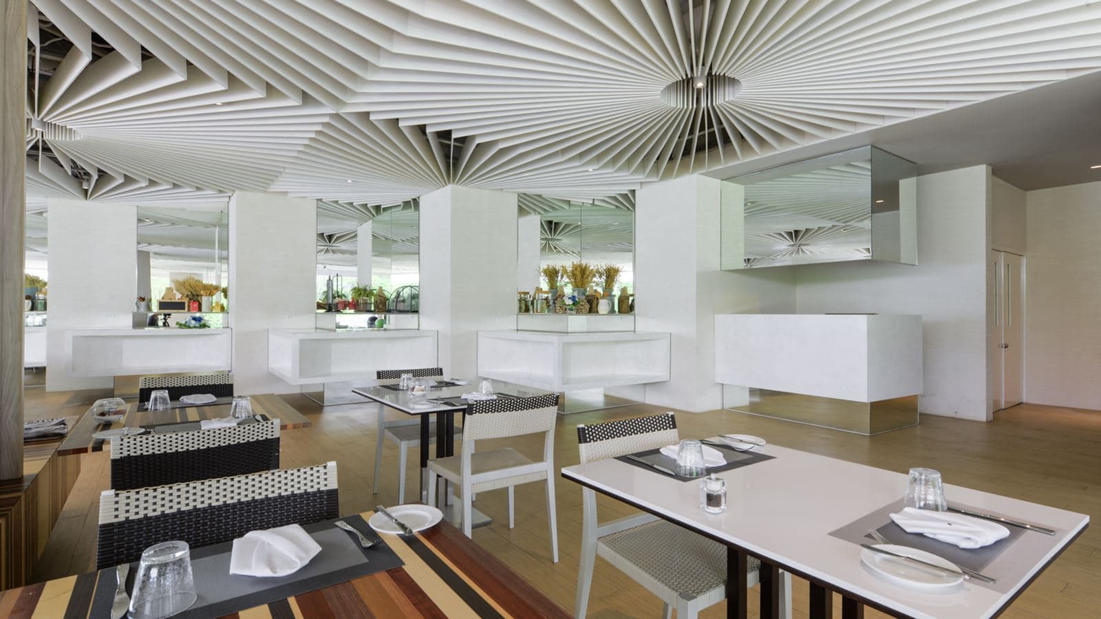 restaurants-the-deck