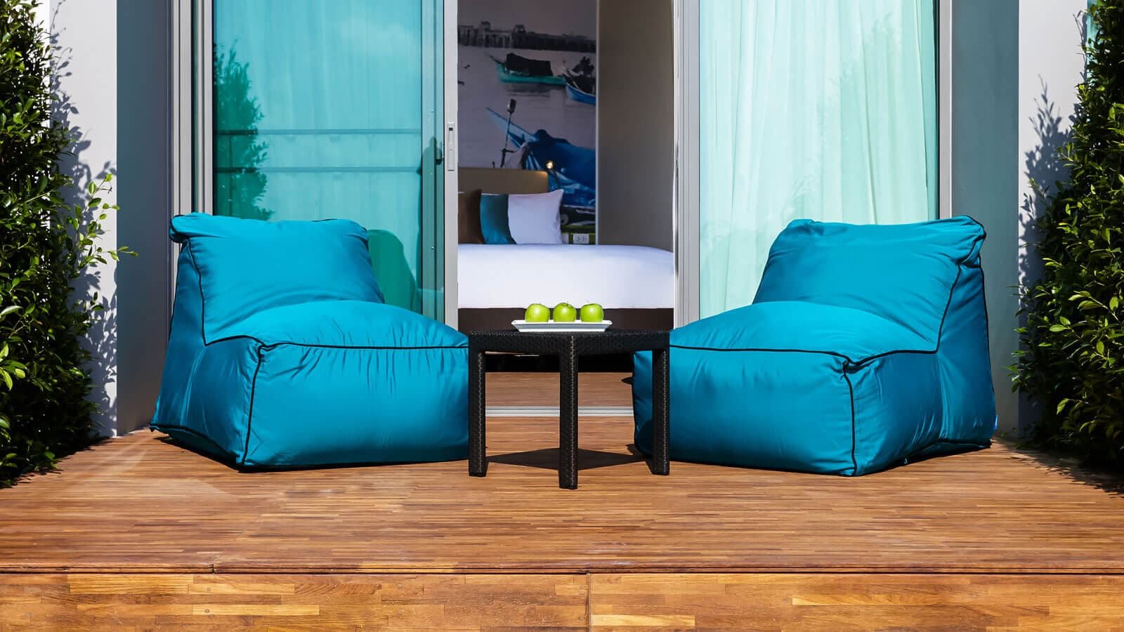 rooms-deluxe-pool