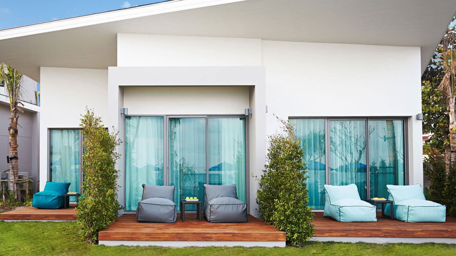 rooms-deluxe-pool