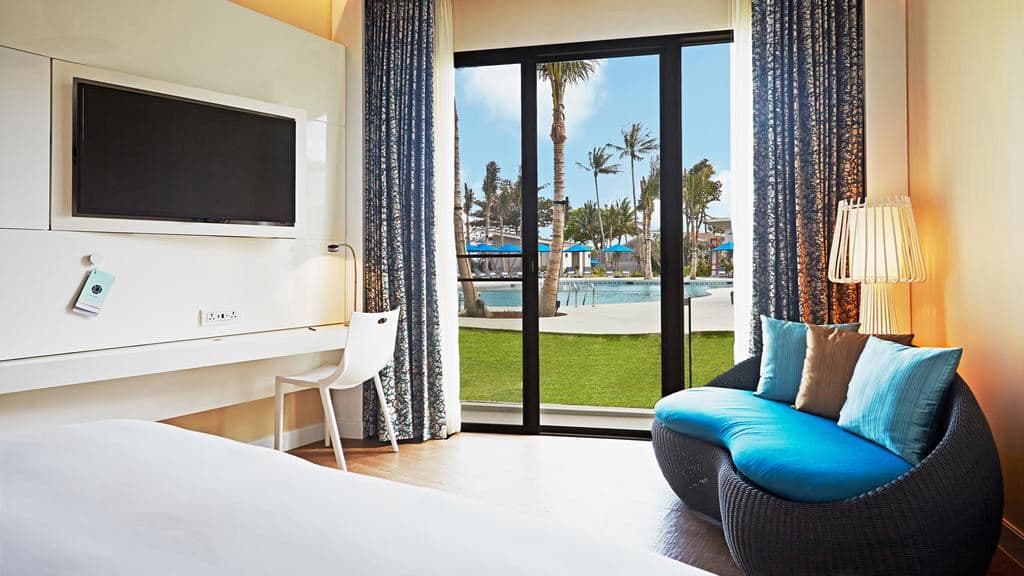 rooms-deluxe-pool