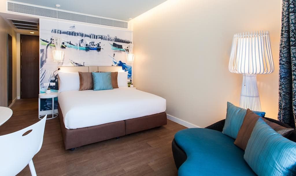 rooms-deluxe-pool
