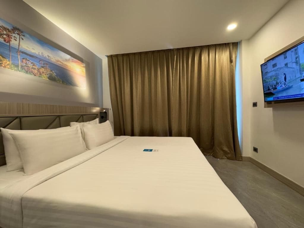 rooms-standard-king-room