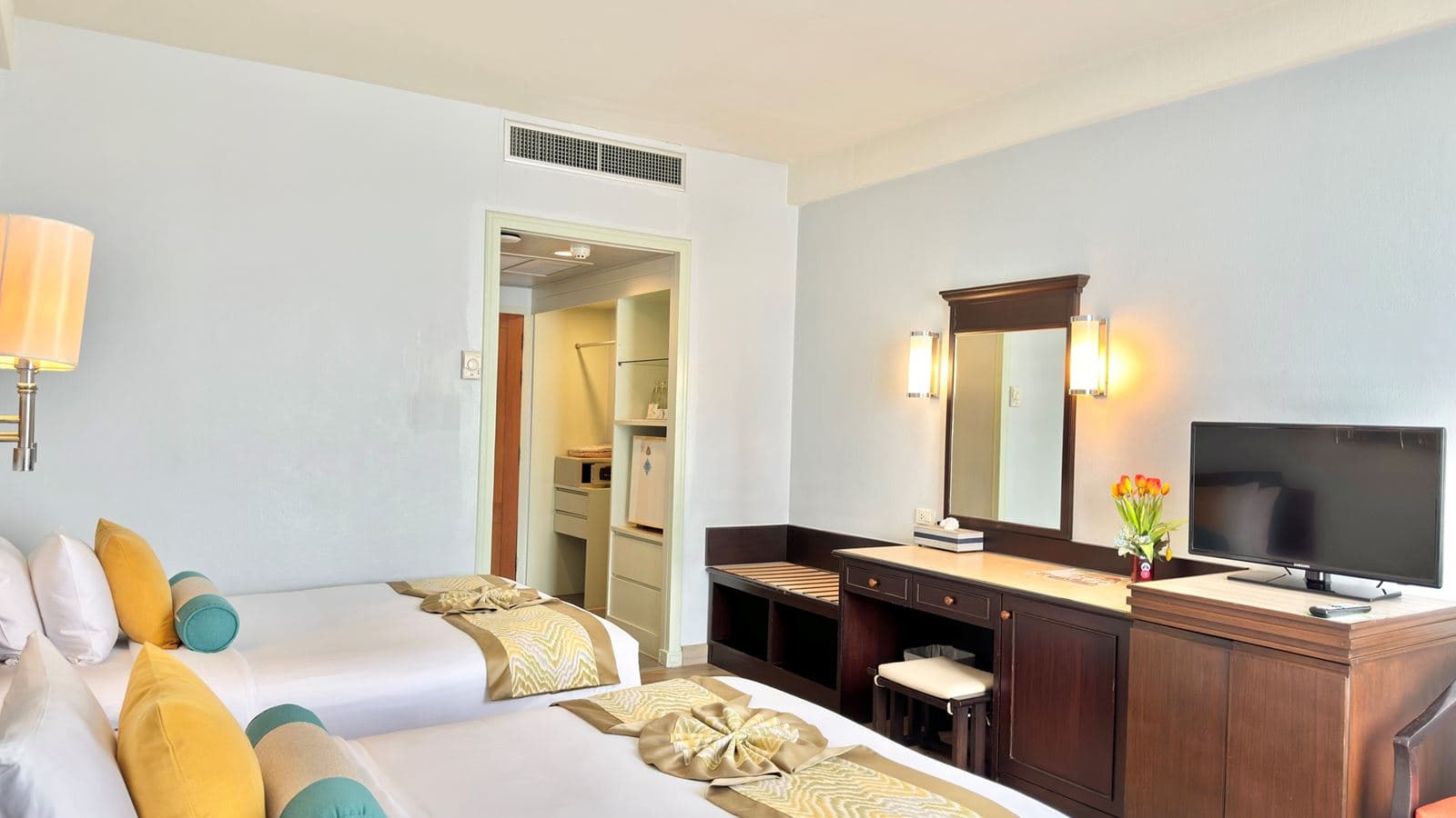 rooms-deluxe-room