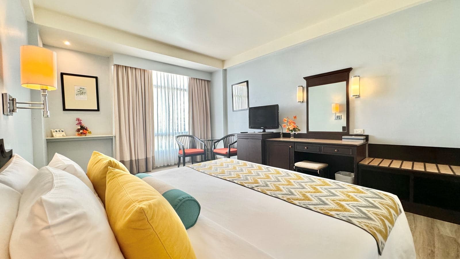 rooms-deluxe-room