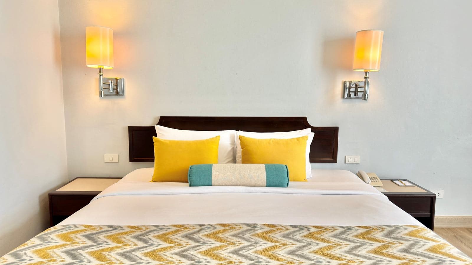 rooms-deluxe-room