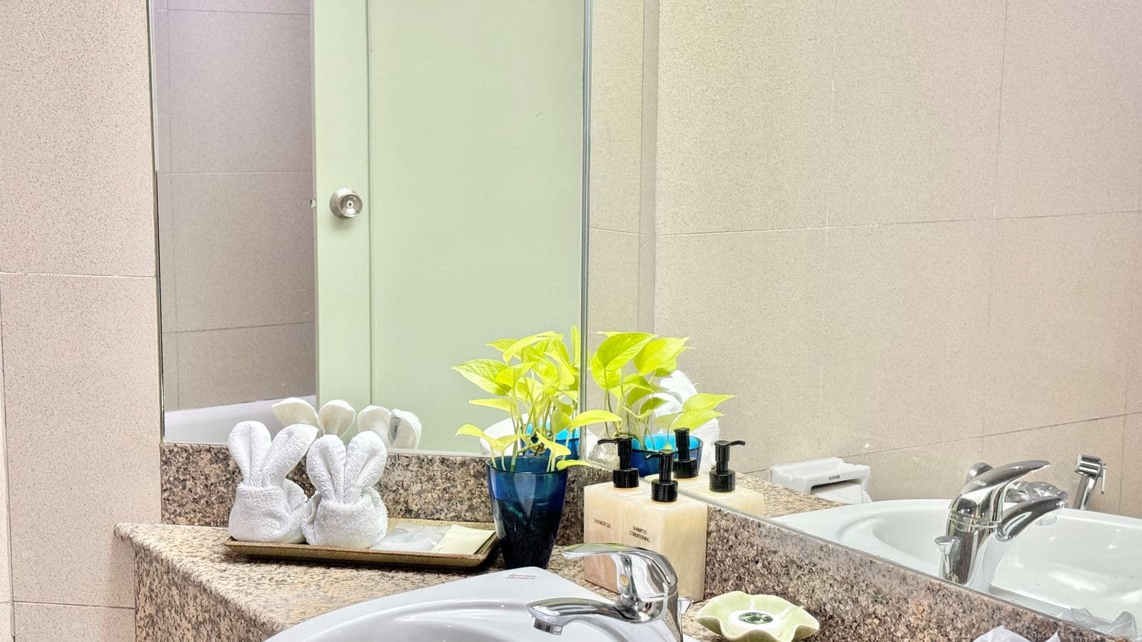 rooms-deluxe-room