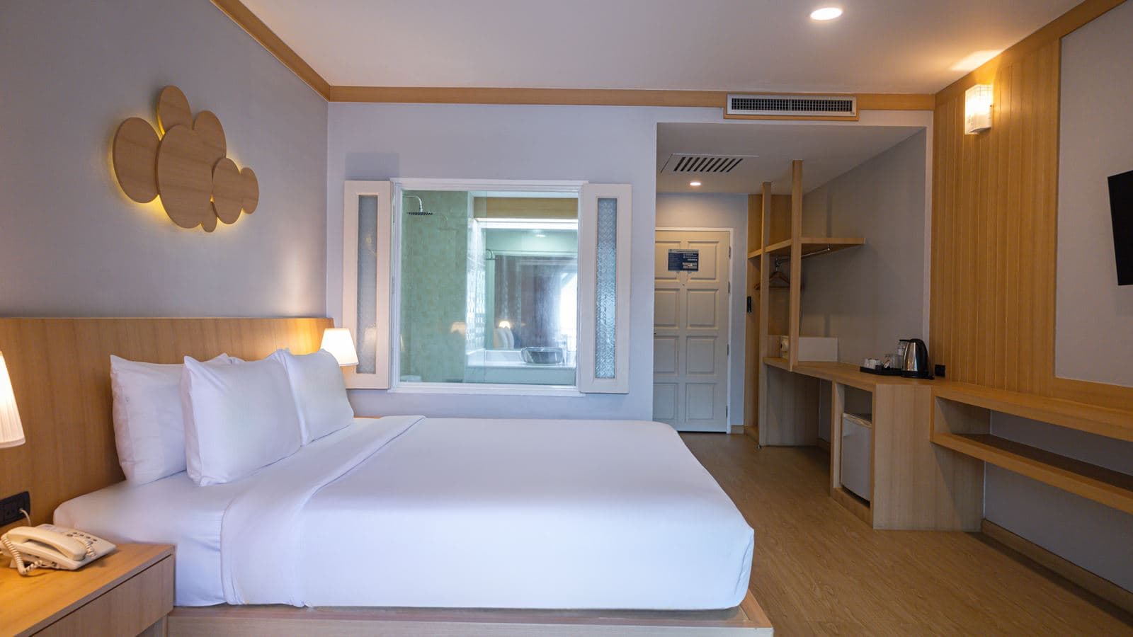 rooms-deluxe-room