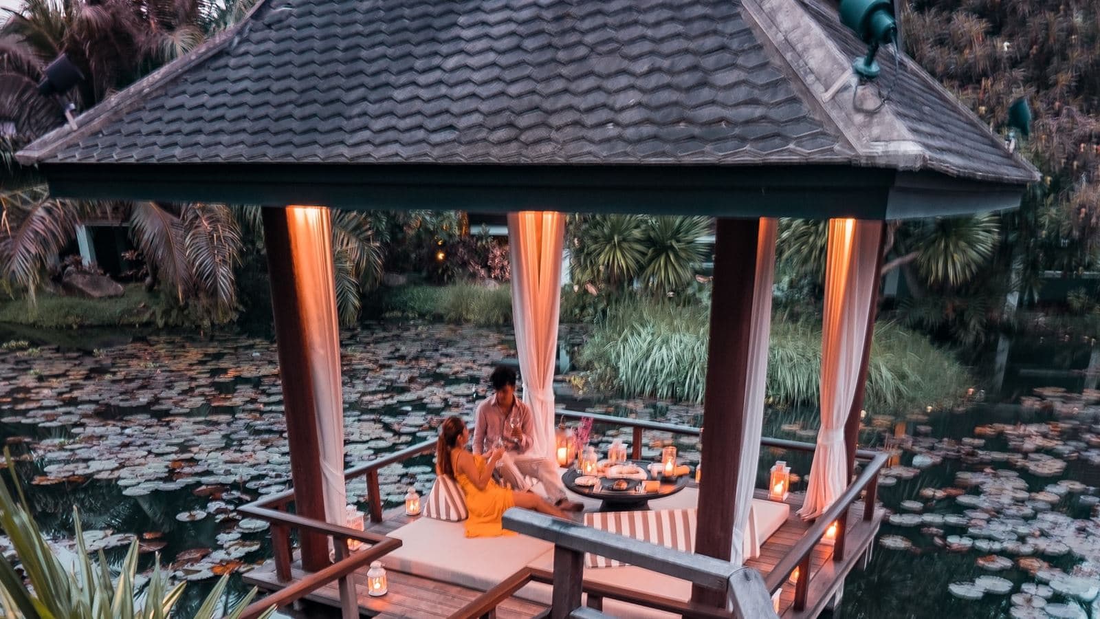 rooms-sala-pool-villa