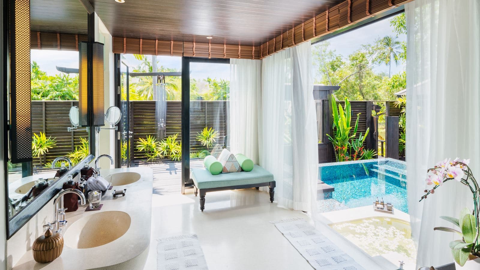 rooms-sala-pool-villa