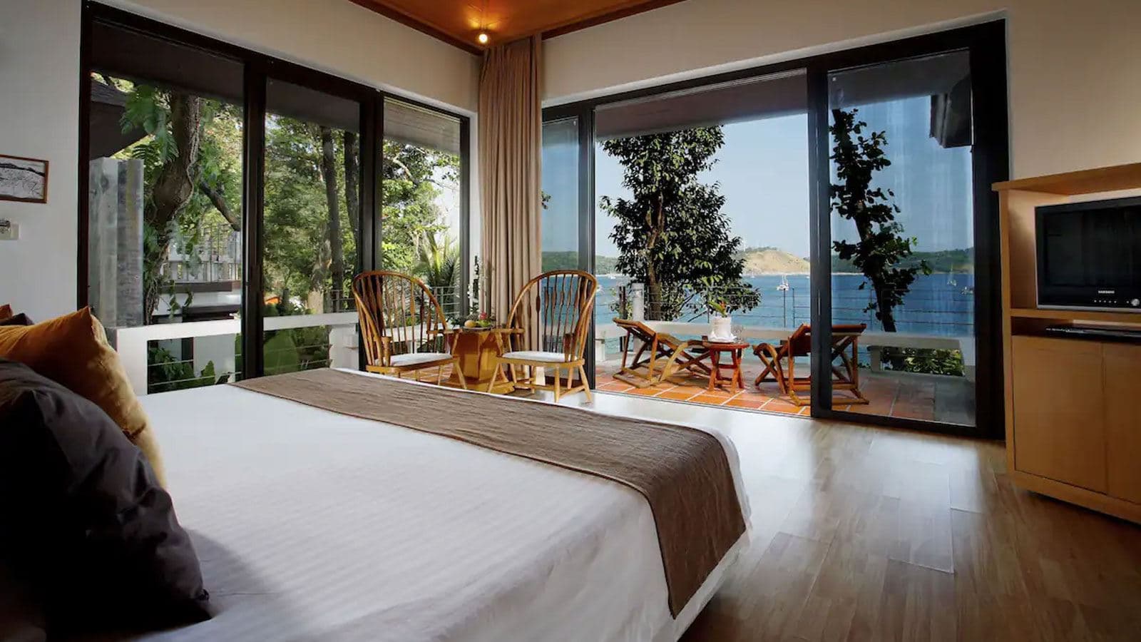 rooms-deluxe-pavilion-beachfront