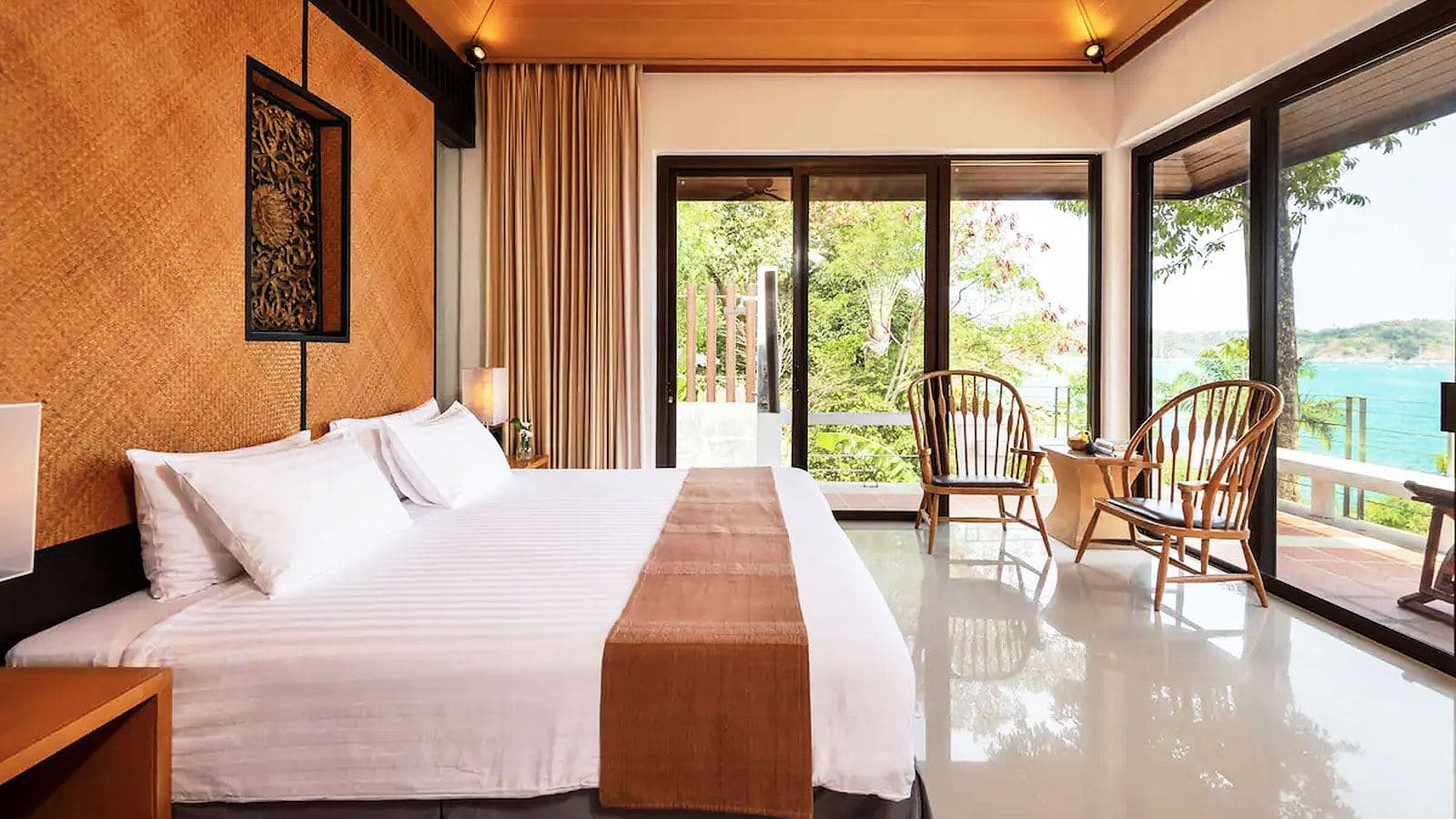 rooms-deluxe-pavilion-beachfront