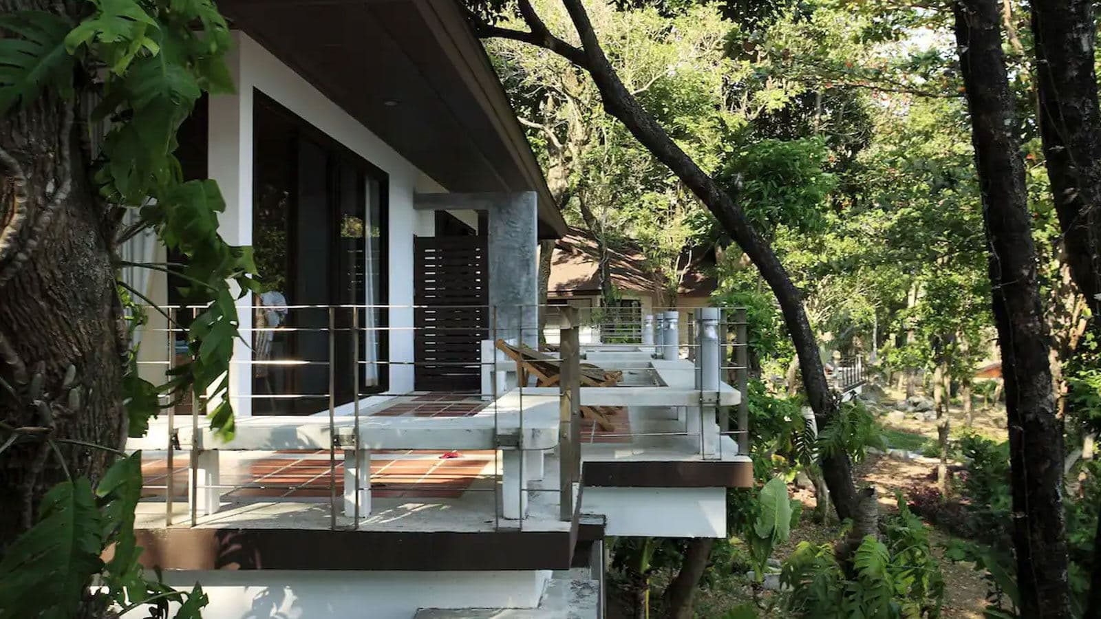 rooms-deluxe-pavilion-seaview