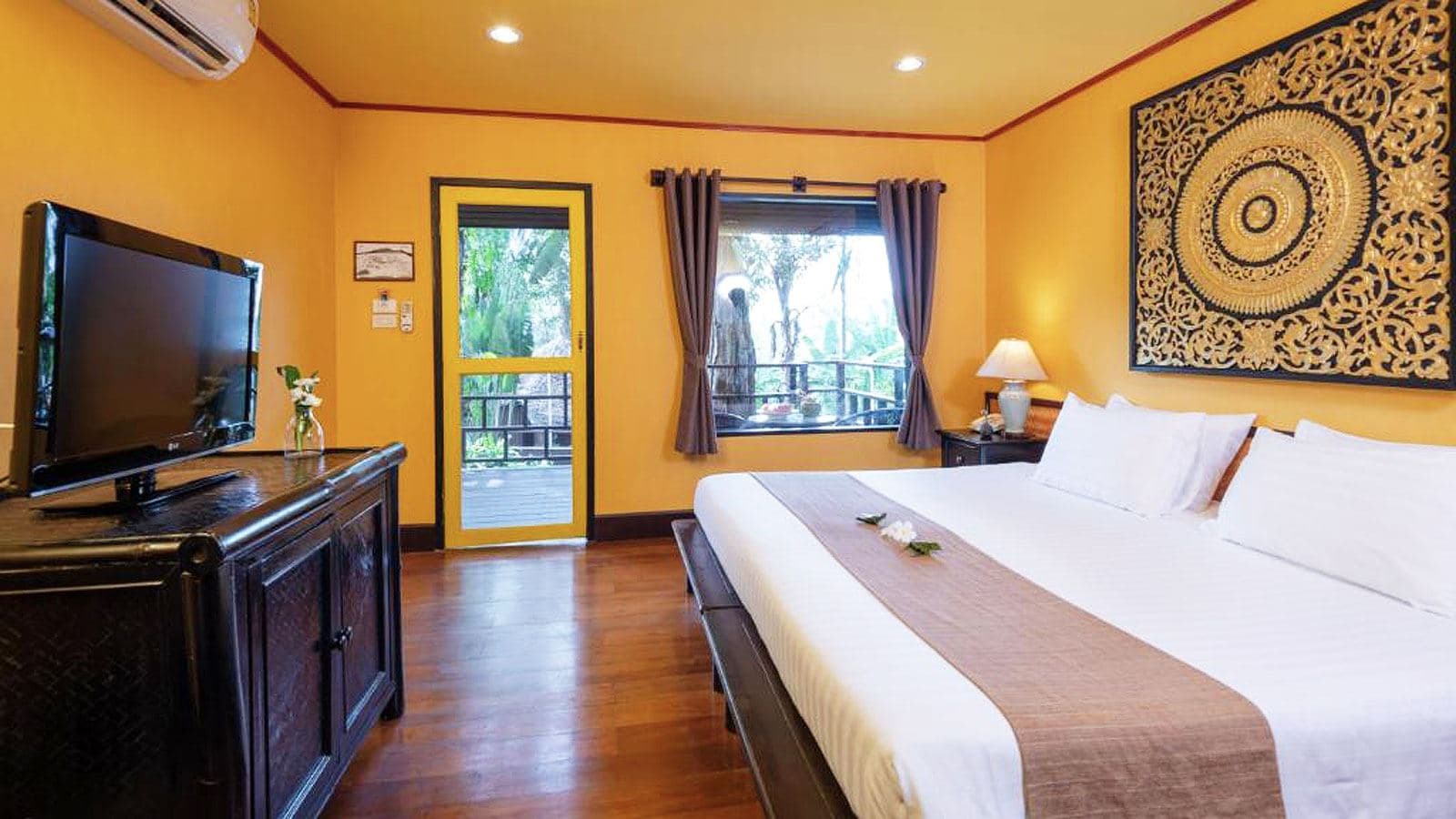 rooms-deluxe-room