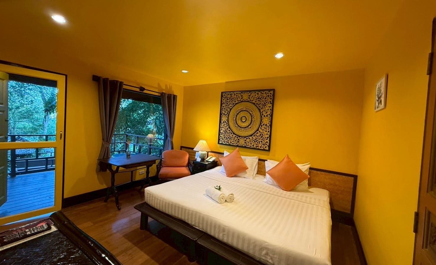 rooms-deluxe-room
