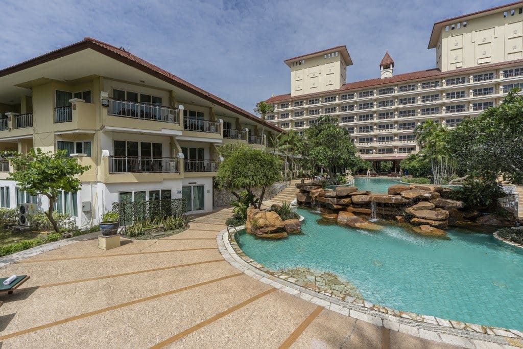 pools-outdoor-pool