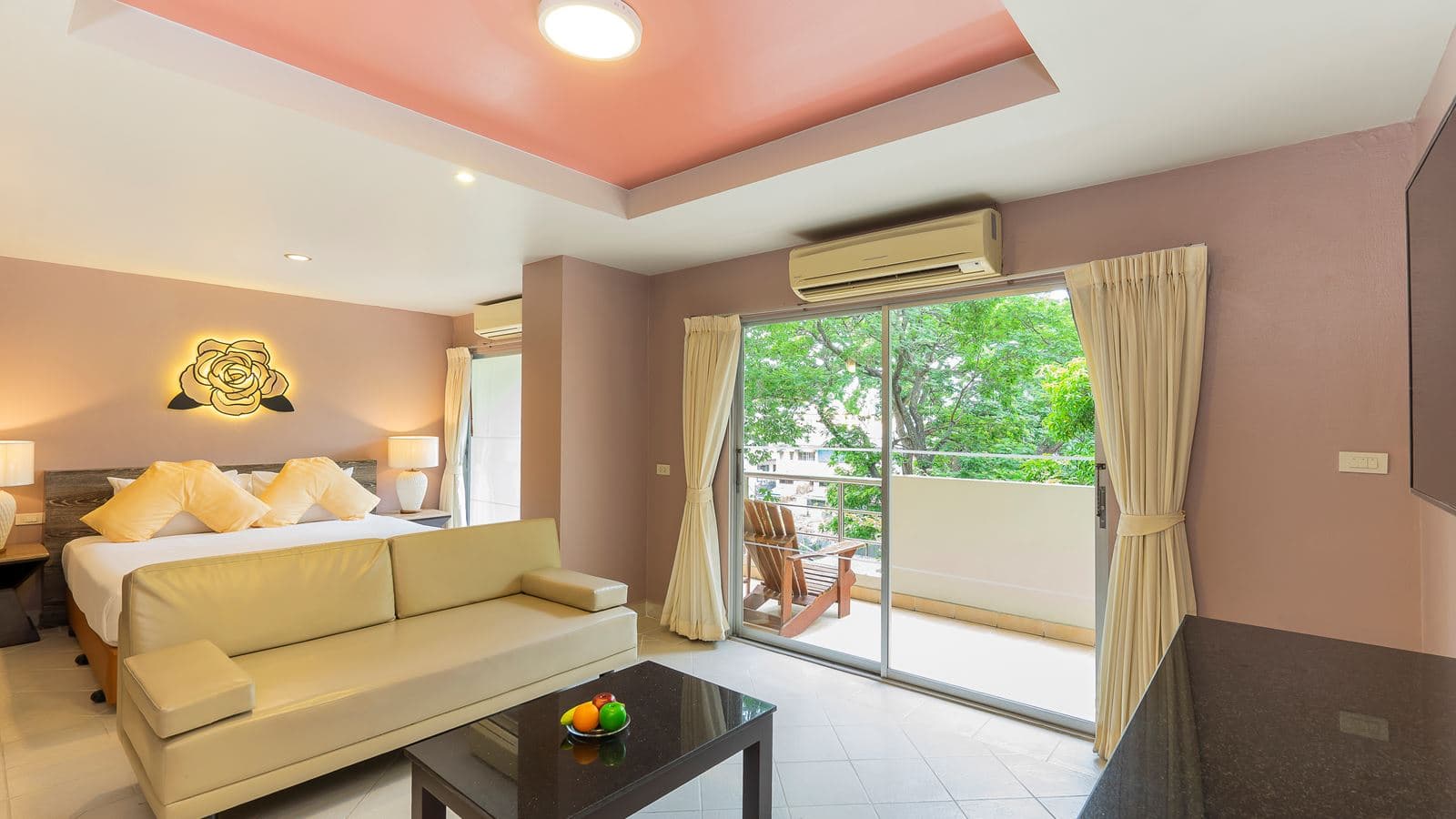 rooms-deluxe-room