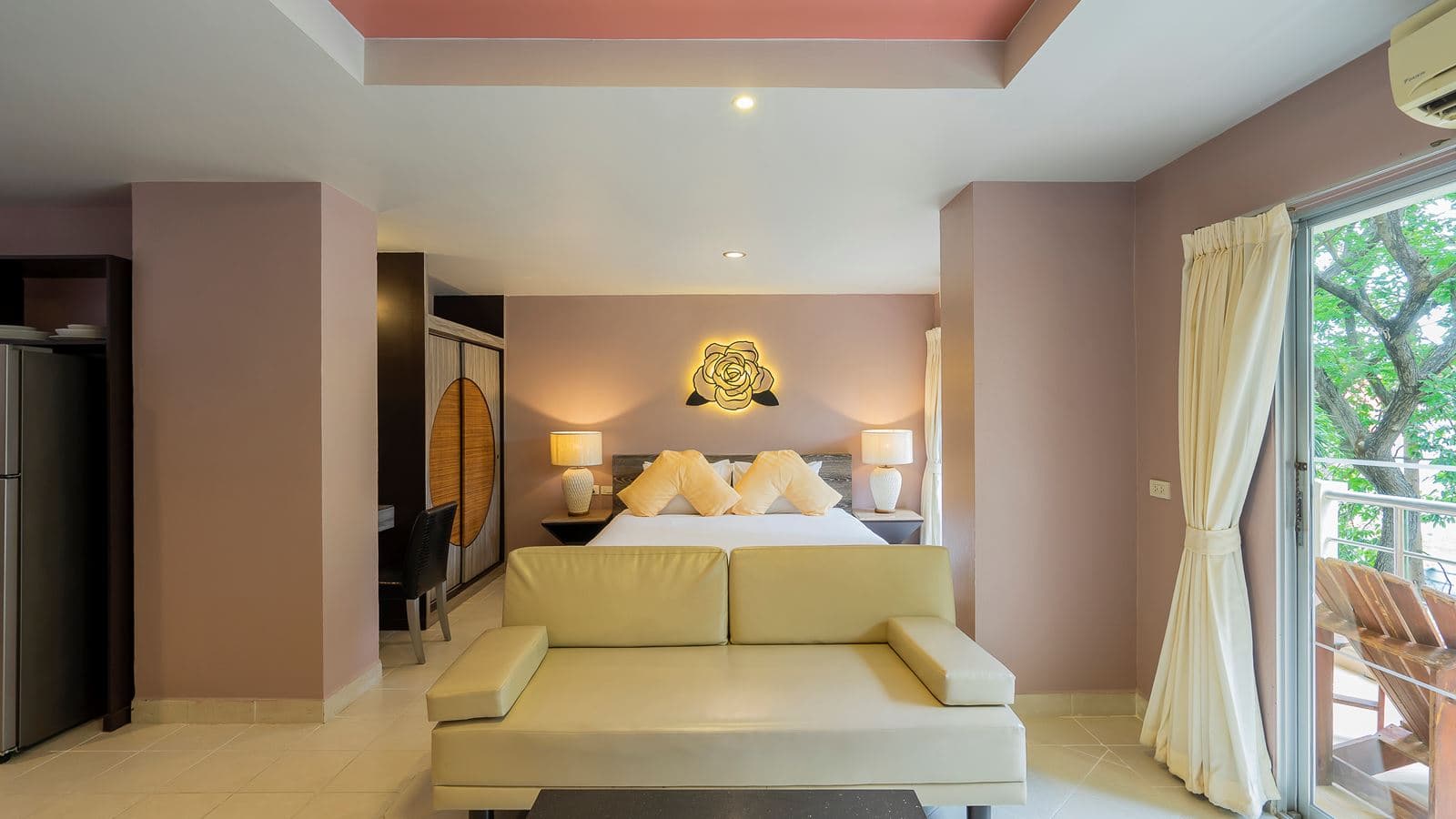rooms-deluxe-room