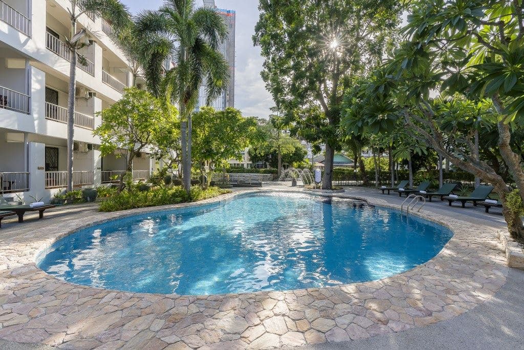 pools-outdoor-pool