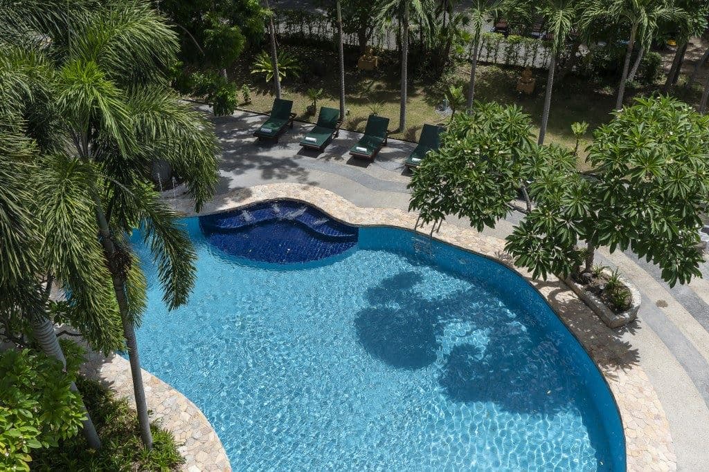 pools-outdoor-pool