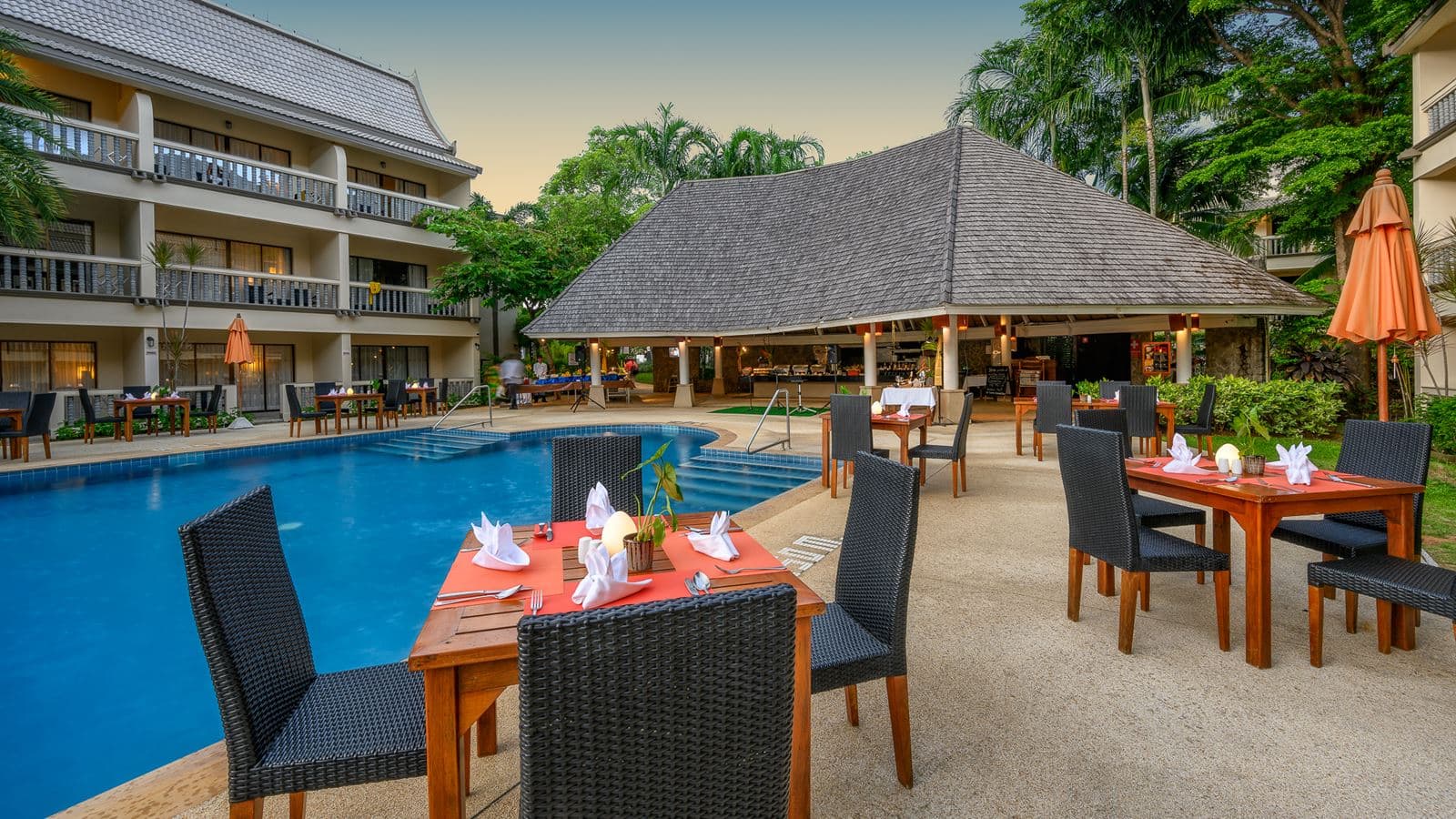 restaurants-waves-restaurant-and-pool-bar