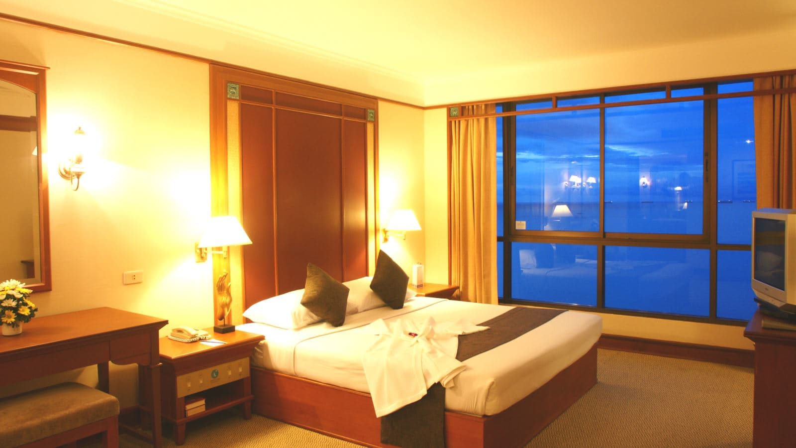 rooms-deluxe-room