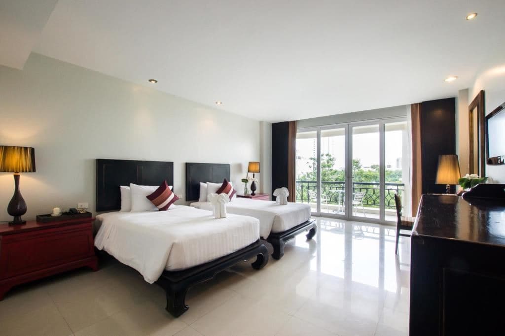 rooms-deluxe-room