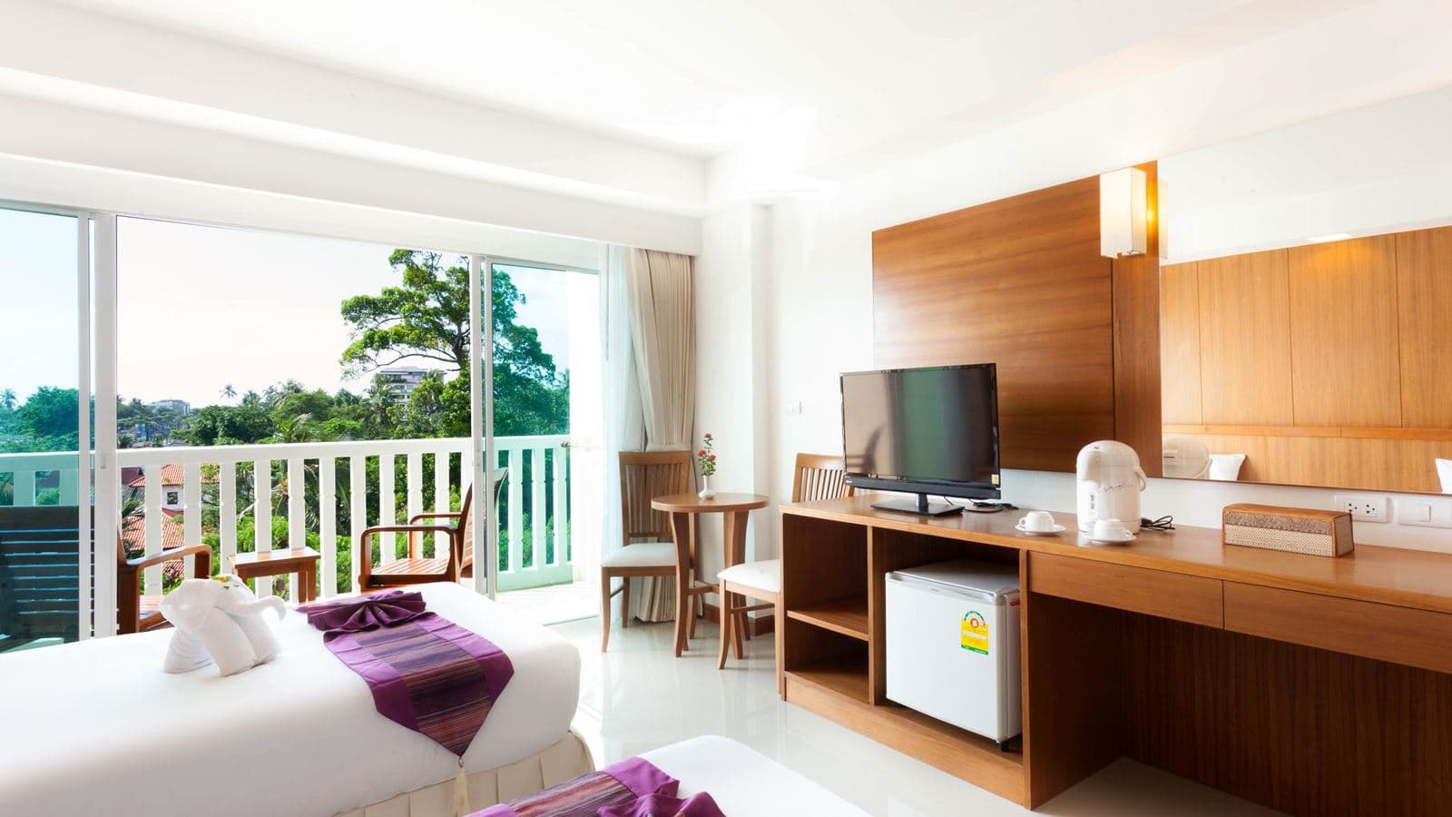 rooms-deluxe-room