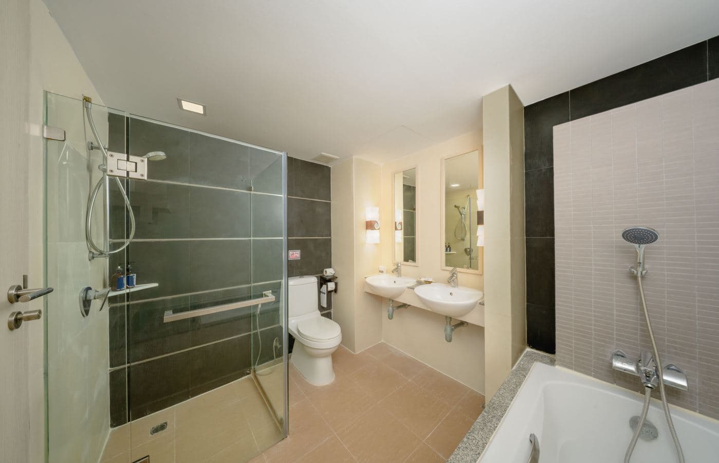 rooms-deluxe-room