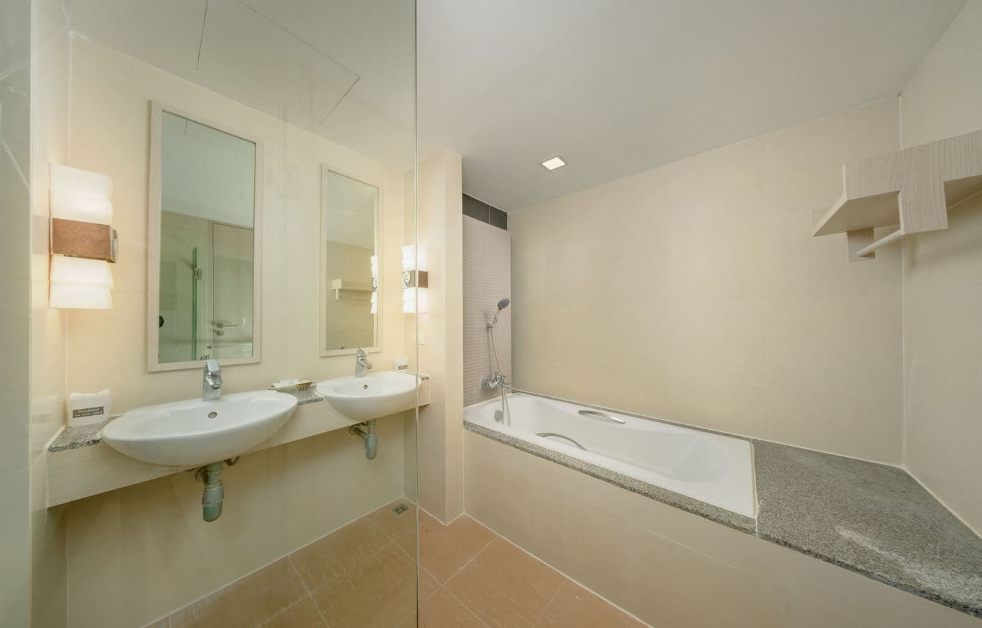 rooms-deluxe-room