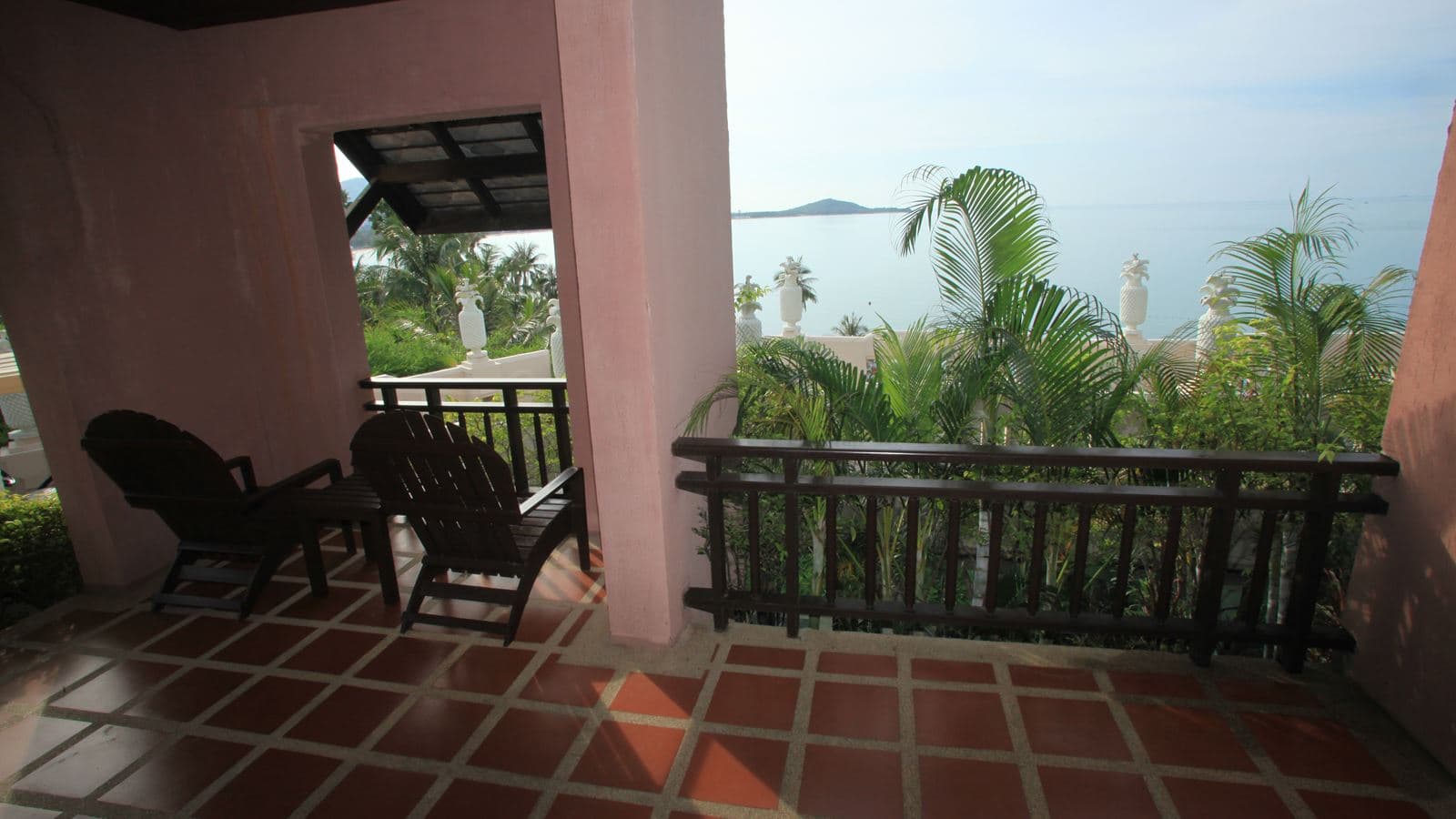 rooms-deluxe-balcony