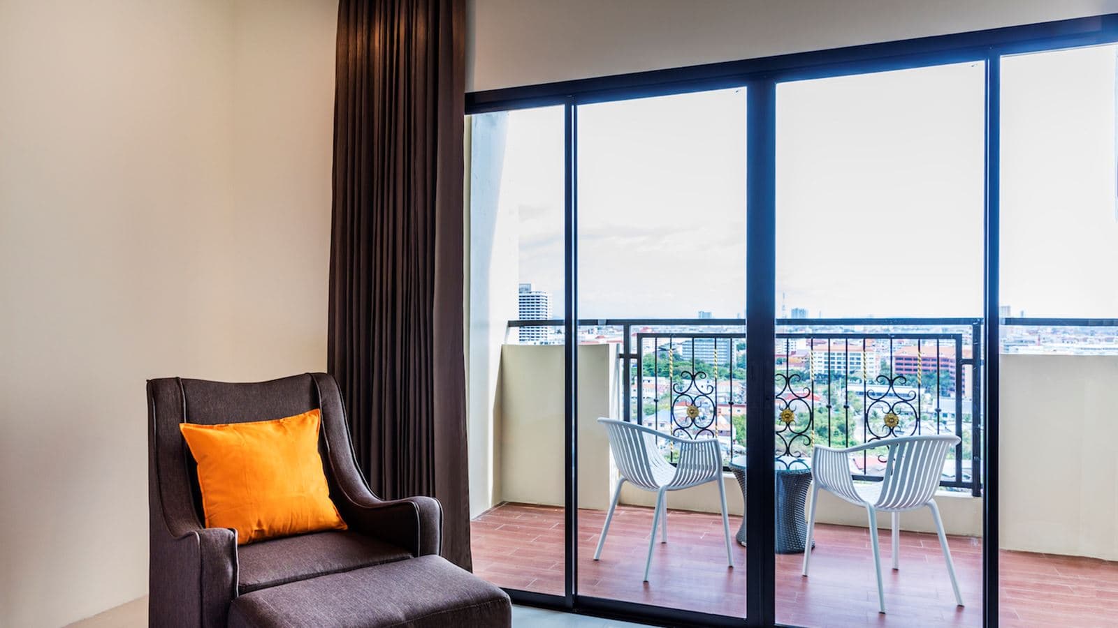 rooms-grand-room