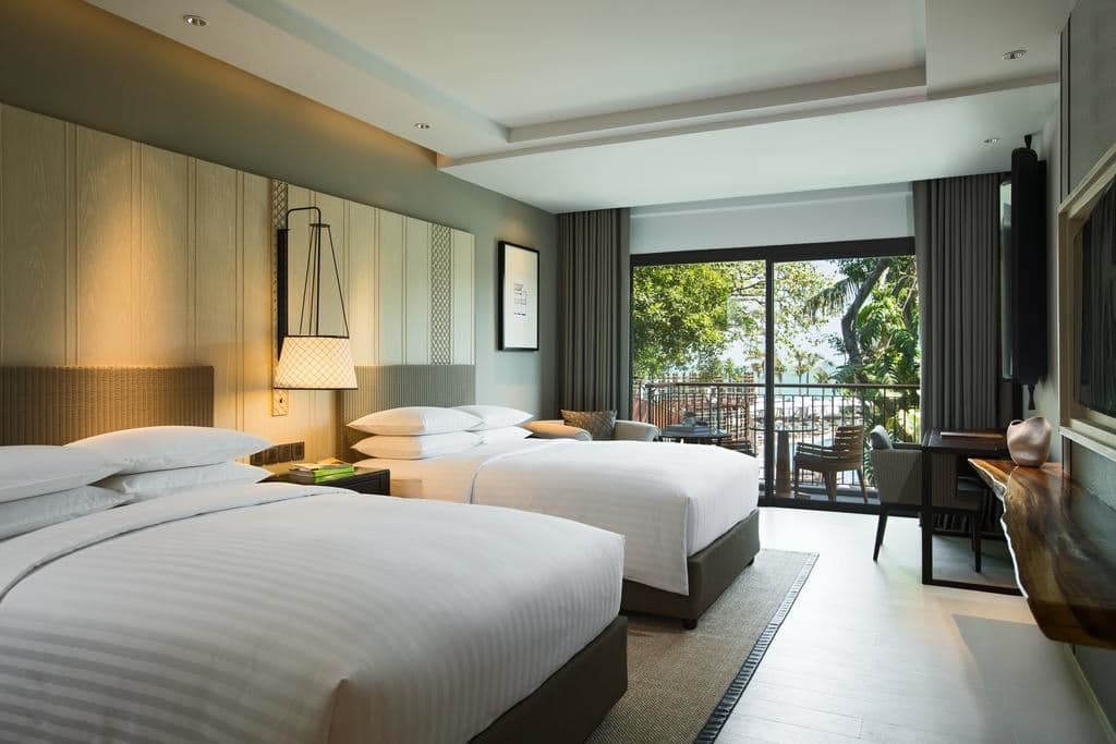 rooms-deluxe-pool-terrace