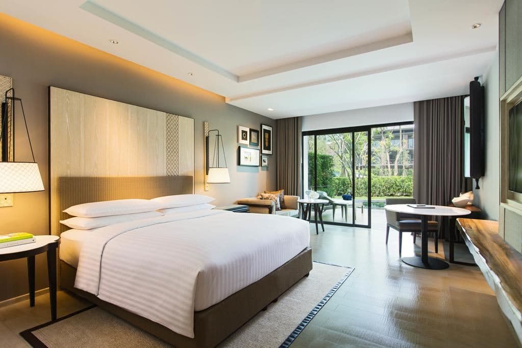 rooms-deluxe-pool-access