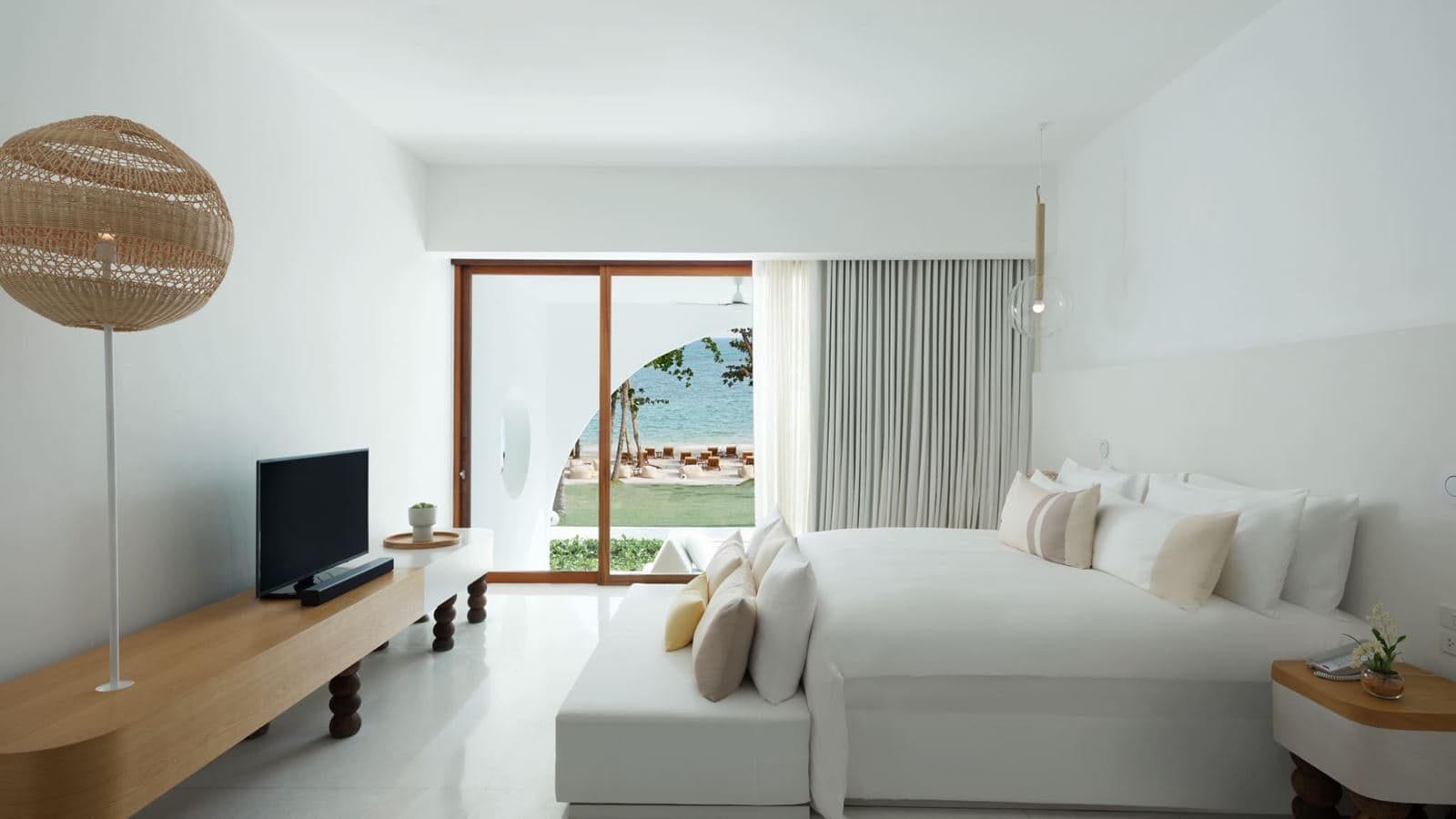 rooms-oceanfront-garden-pool-suite