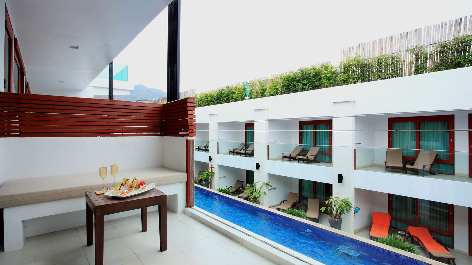 rooms-deluxe-pool-view