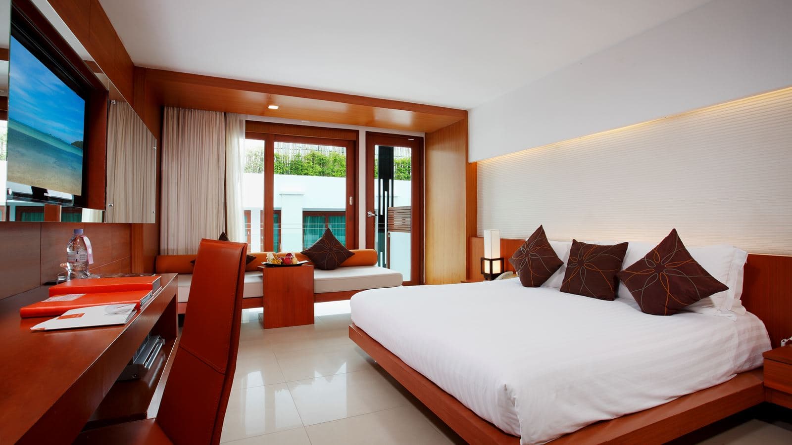 rooms-deluxe-pool-view