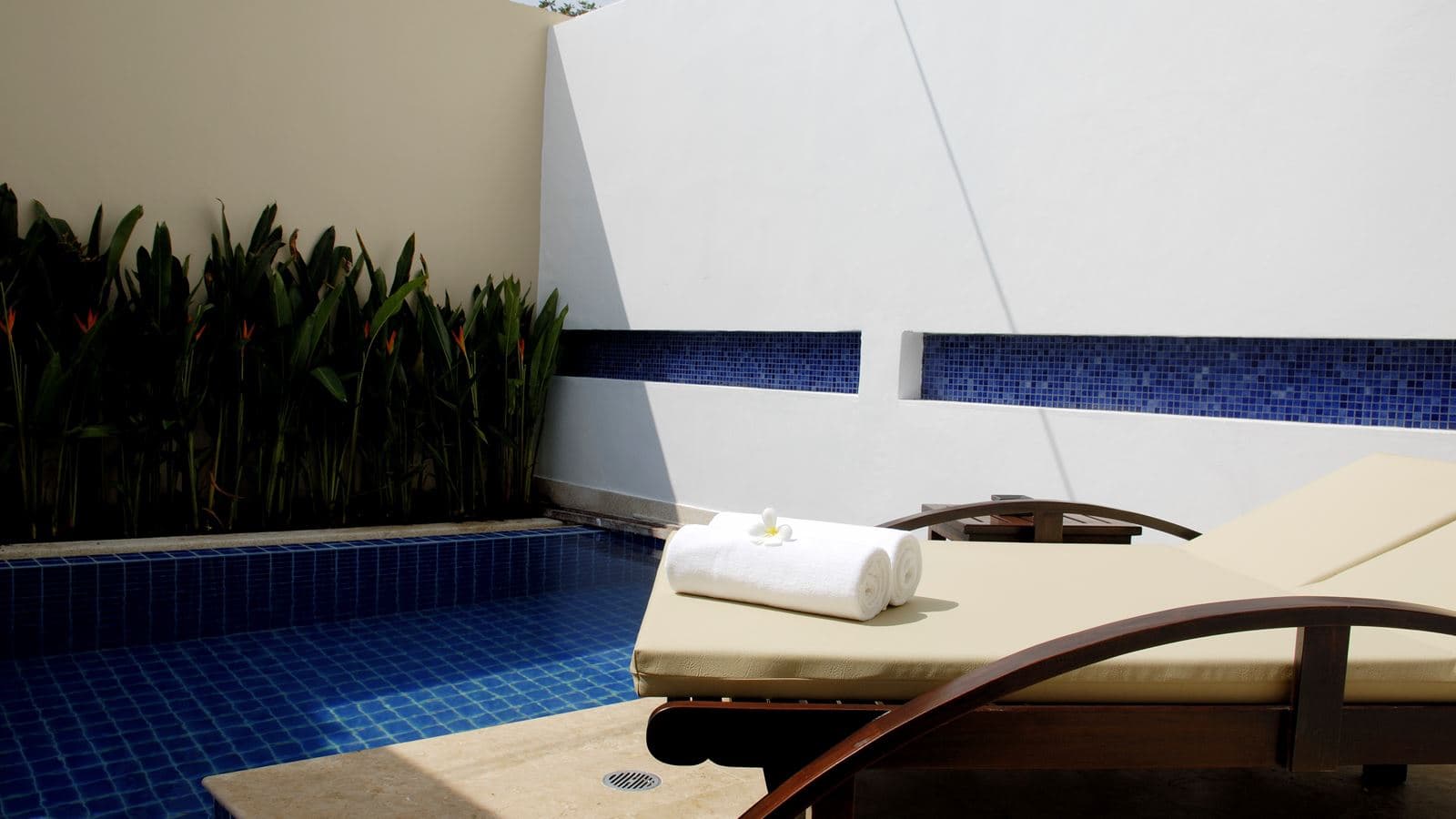 rooms-pool-villa
