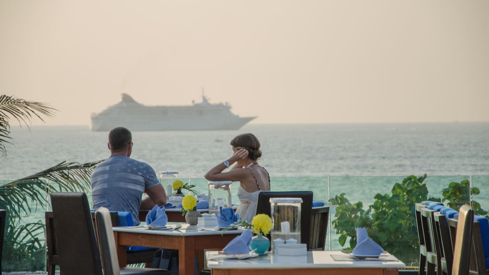 restaurants-the-suface-bar-and-restaurant