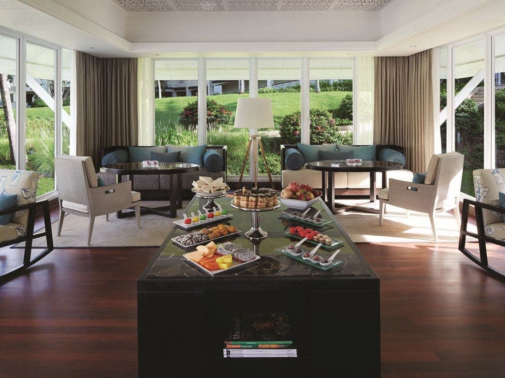 restaurants-the-club--exclusive-lounge-for-club-room-level-guests