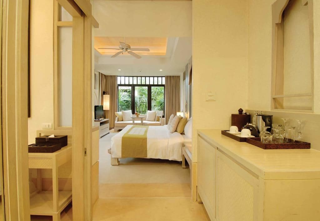 rooms-private-garden-pool