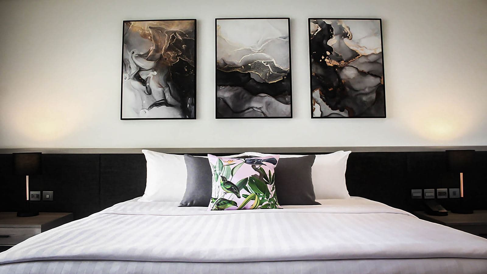 rooms-paradox-seaview