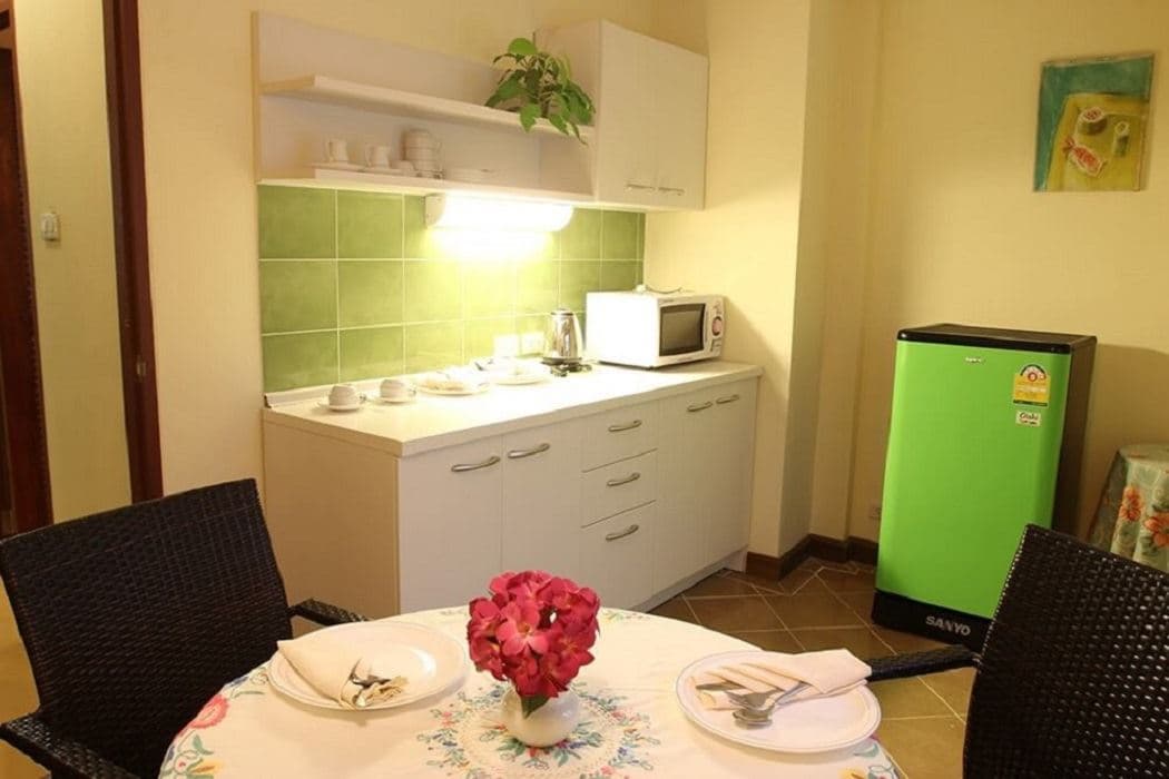 rooms-deluxe-room-with-kitchen-room-or-balcony