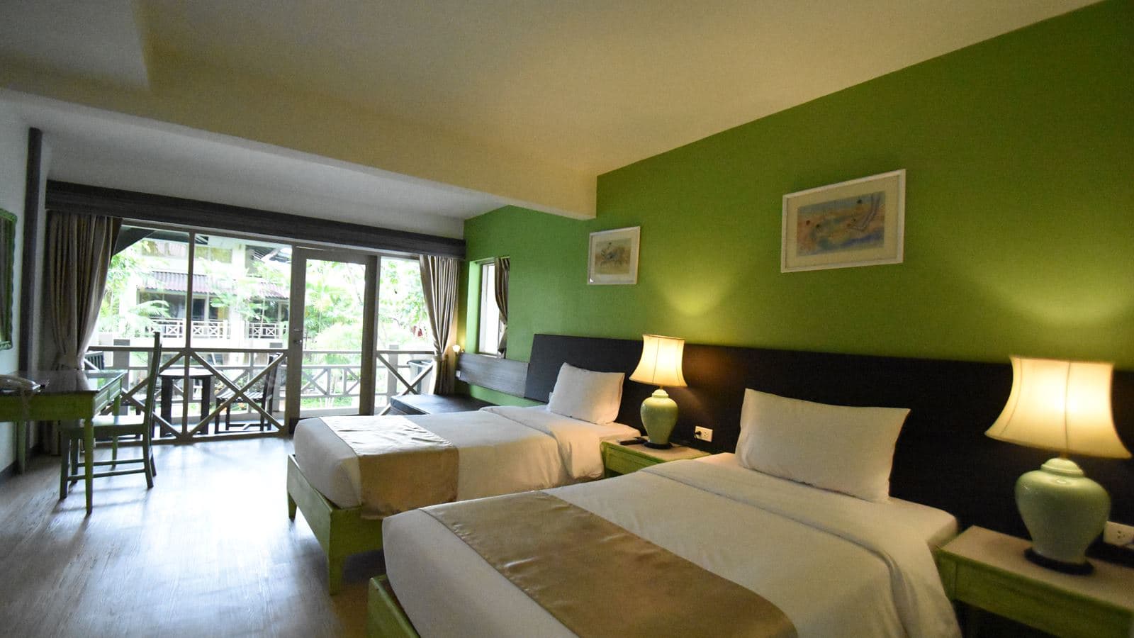 rooms-superior-room