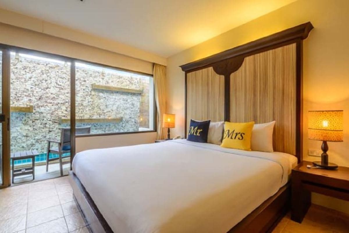 rooms-junior-suite-pool-access-room