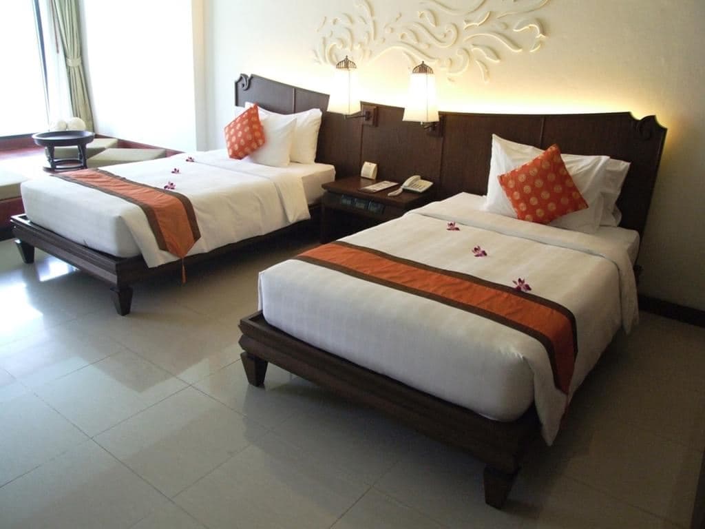 rooms-pool-access-room