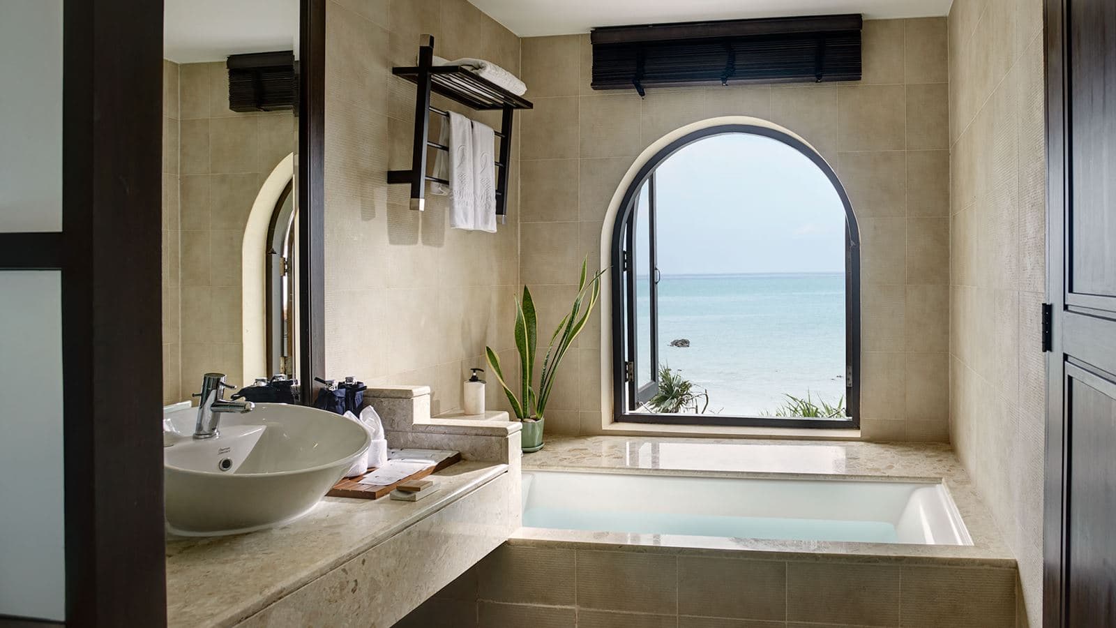 rooms-pond-room