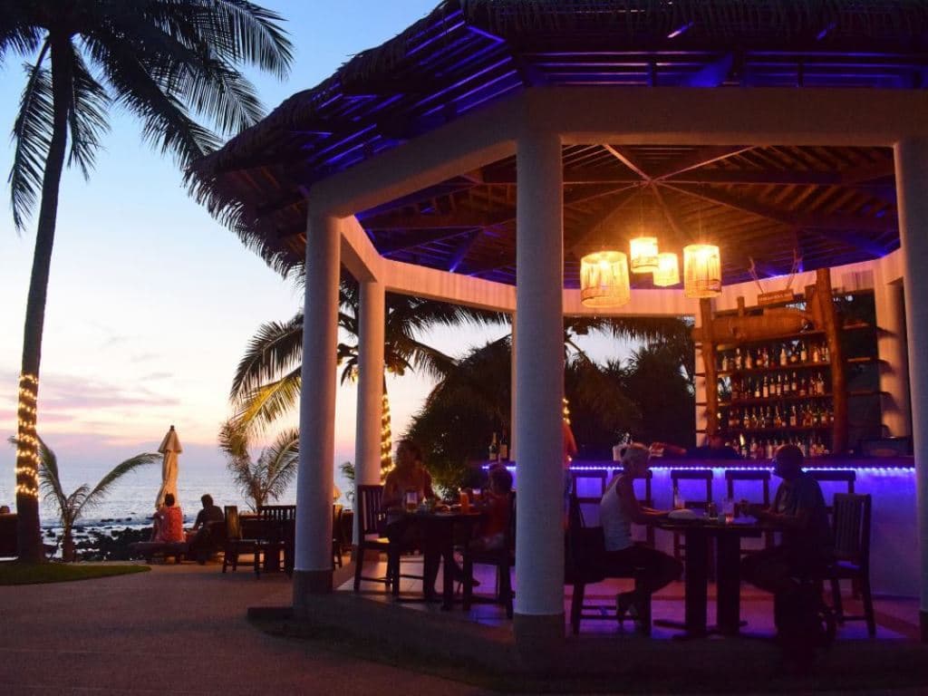 bars-stream-pool-bar