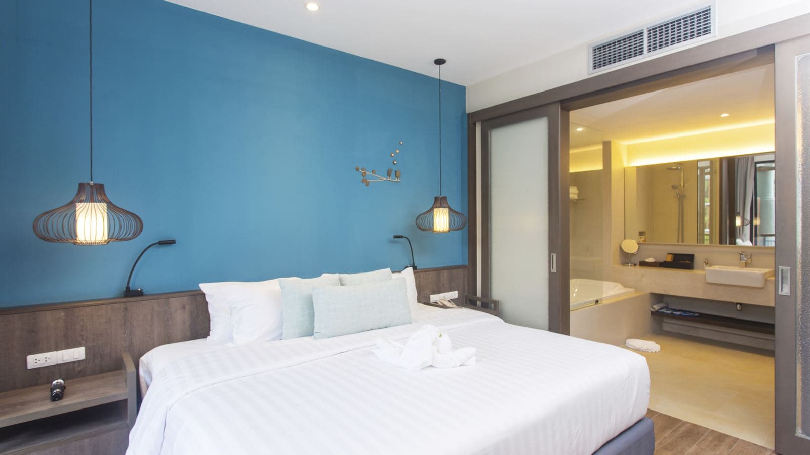 rooms-deluxe-suite