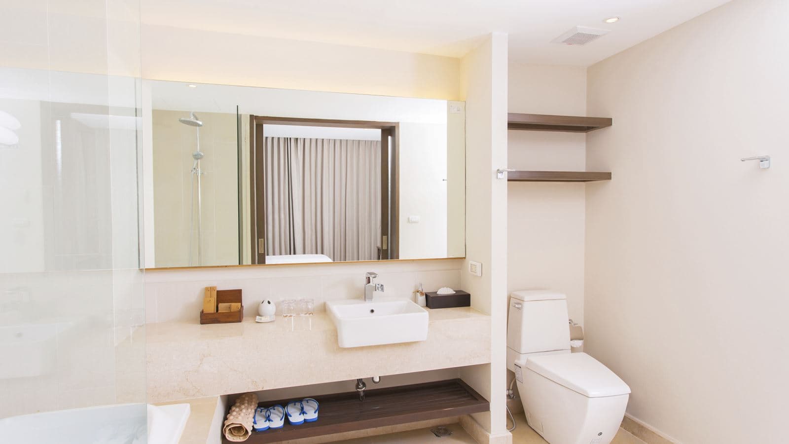 rooms-deluxe-suite