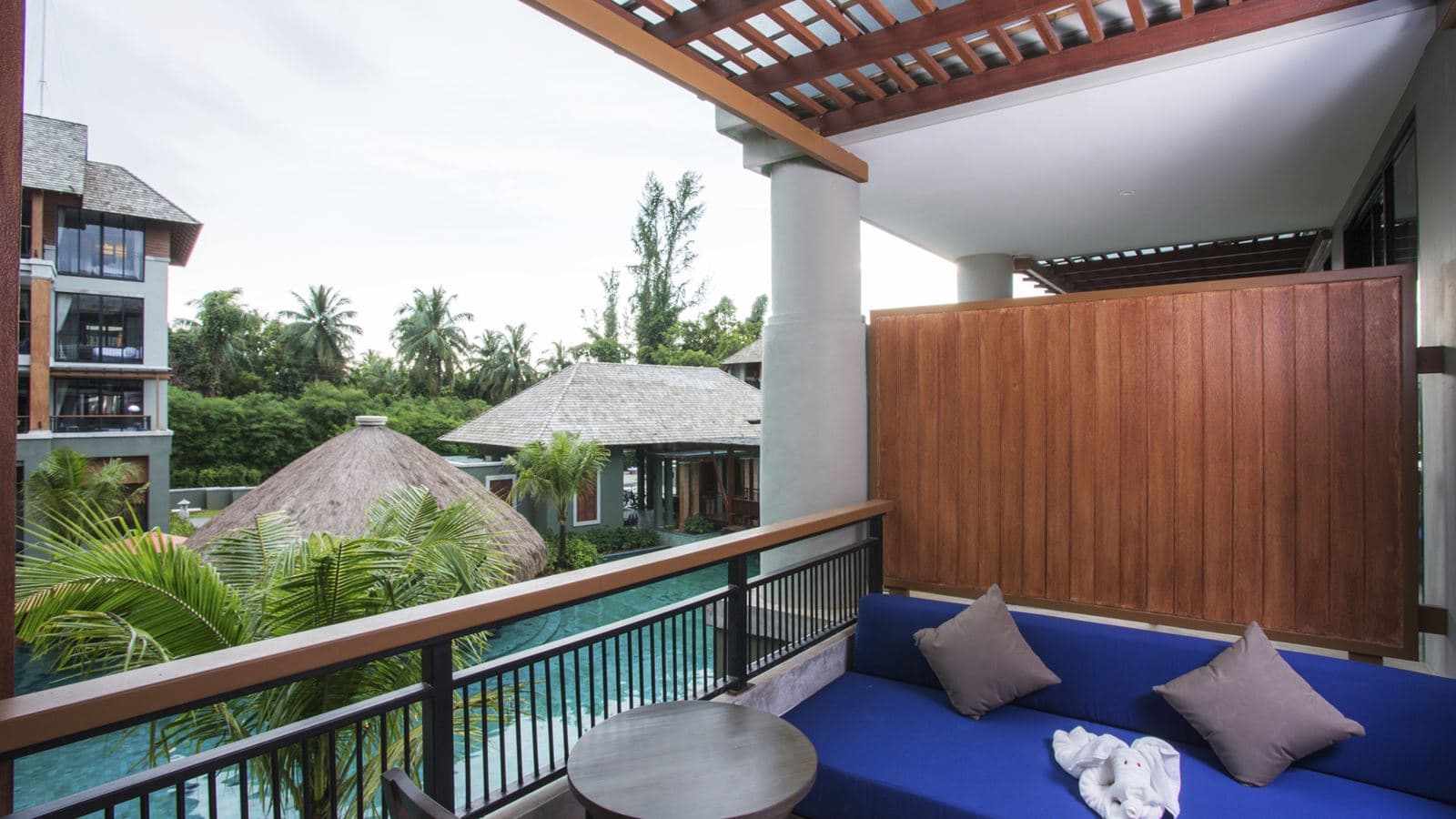 rooms-deluxe-suite